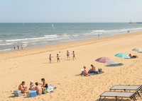 Toepassingsfoto rond elastisch touw in ligzetel aan het strand
